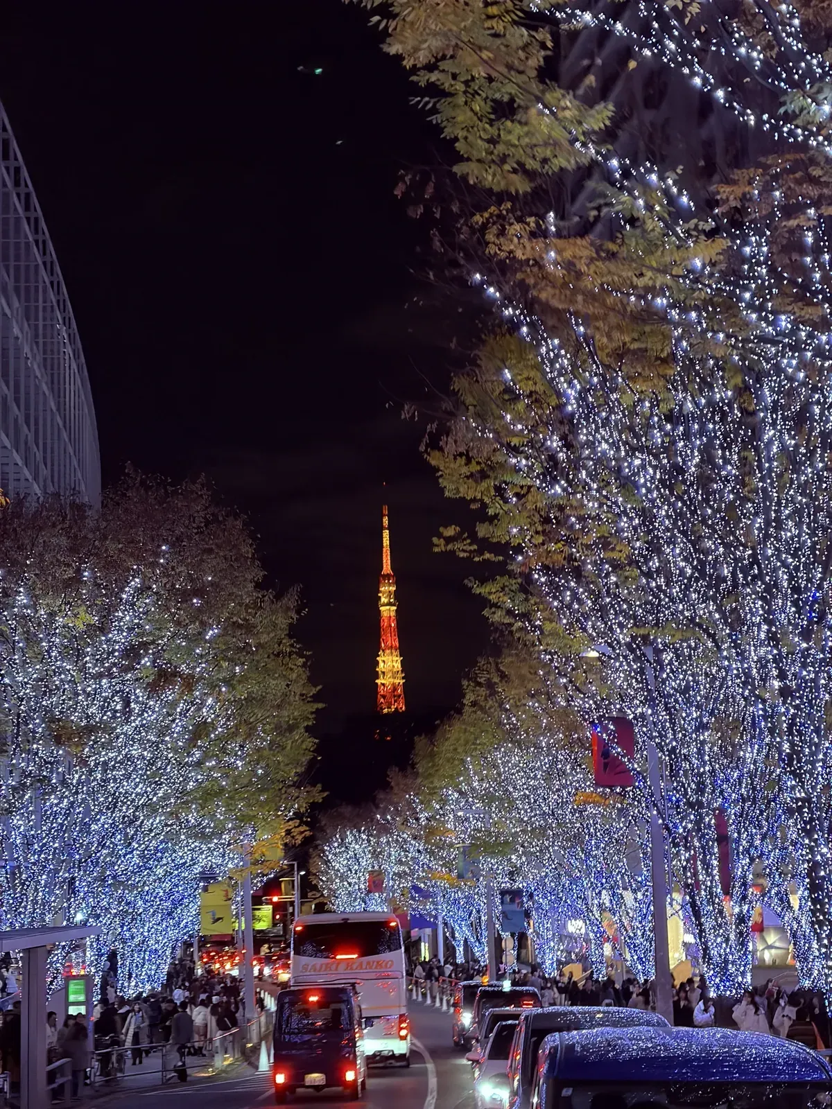 Tokyo Tower entre iluminaciones